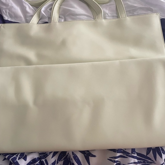 Large Telfar in the color Glue - Picture 1 of 2